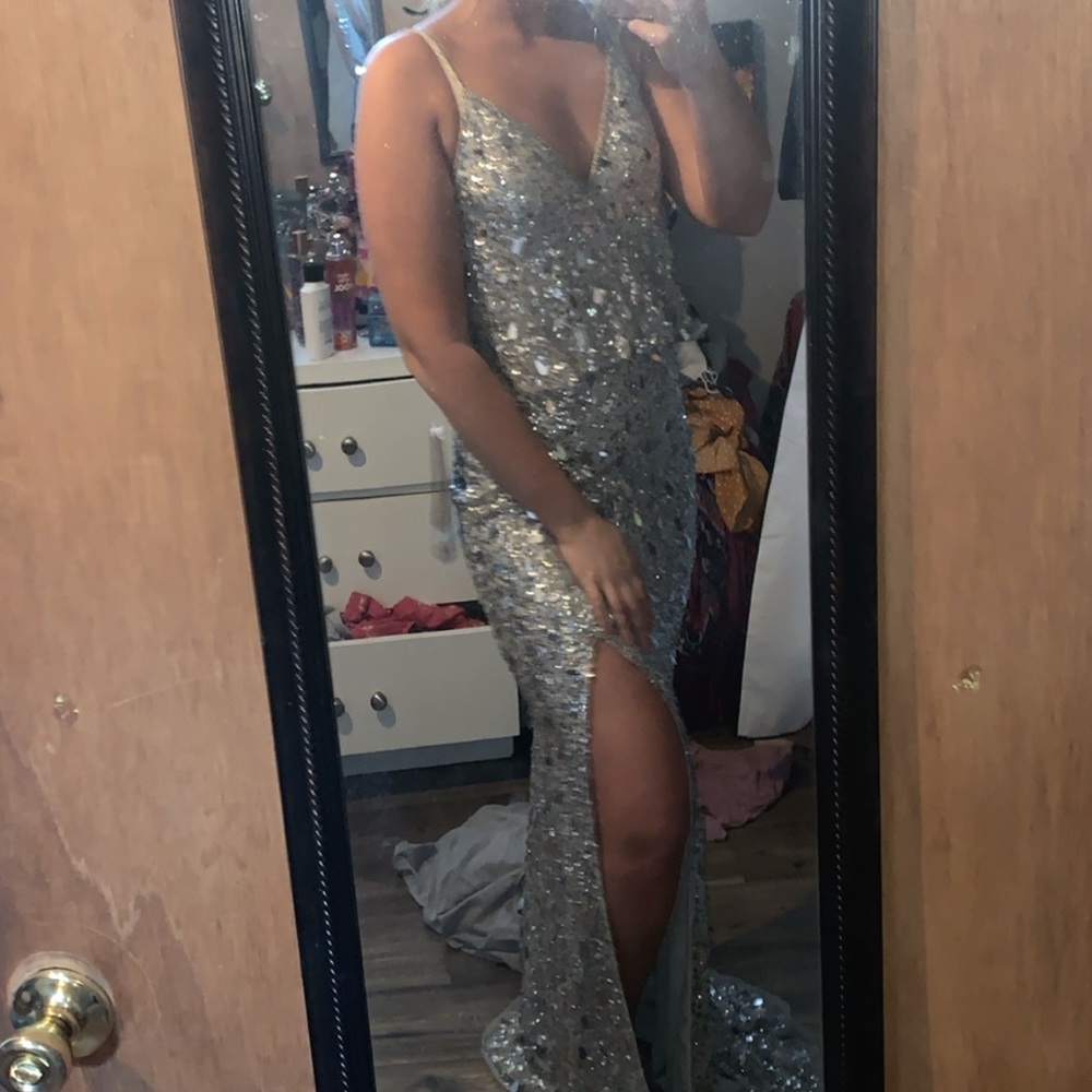 Sherri hill sequin v neck dress